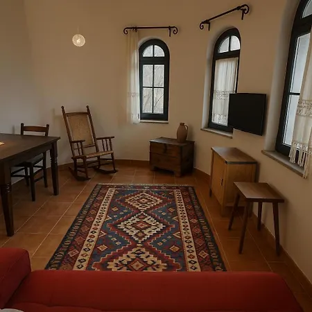 The Stone House Oda ve Kahvaltı *