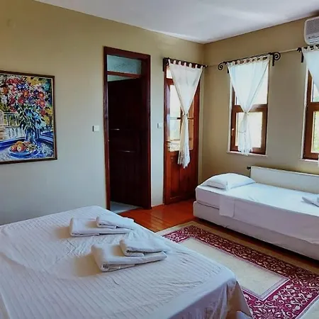 Couette-café The Stone House 3*