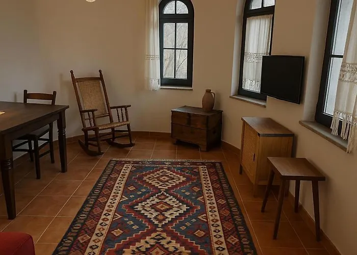 The Stone House Frühstückspension 3*